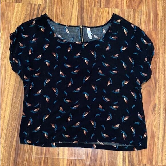 Xhilaration Black Zipper Back T-Shirt Feather Design Women's Size Small - Picture 1 of 5